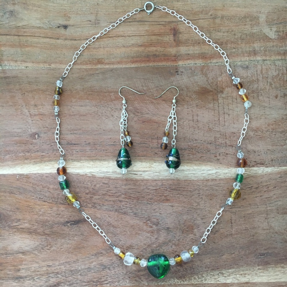BOGO JEWELRY 2/$10! EUC Necklace & Earrings Set